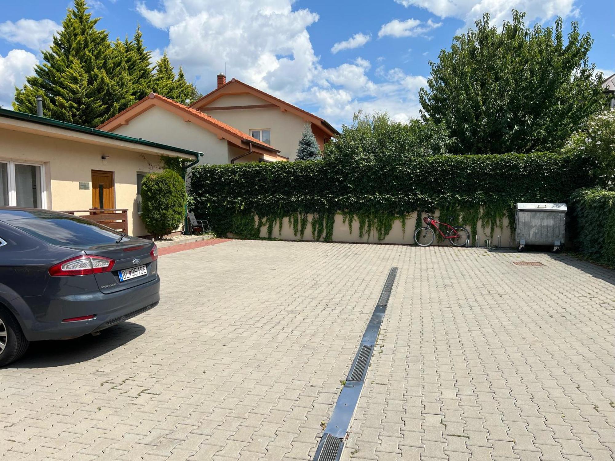 Penzion Helios Братислава Екстериор снимка